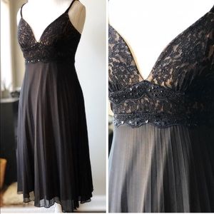 Stunning black dress 😍😍hot mama!